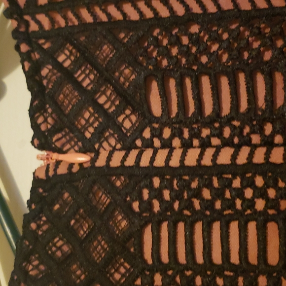 Black and Rosy mauve lace dress - Picture 5 of 5